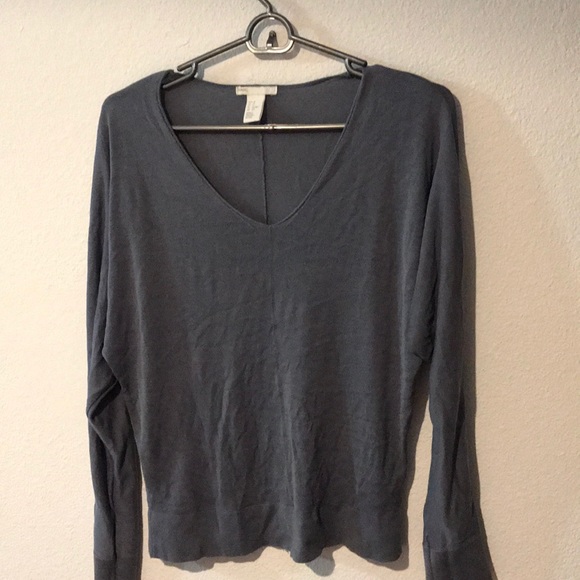 🔴SOLD Basic V Neck - Picture 1 of 1